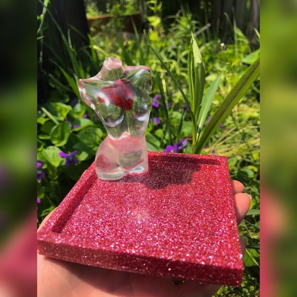 Handmade resin goddess jewelry tray with pink glitter and embedded red h… - Picture 3 of 7